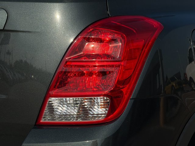 Used 2020 Chevrolet Trax LS w/ Tint and Cruise Package FWD image 27