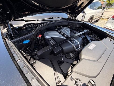 Used 2022 Rolls-Royce Cullinan AWD/4WD image 36