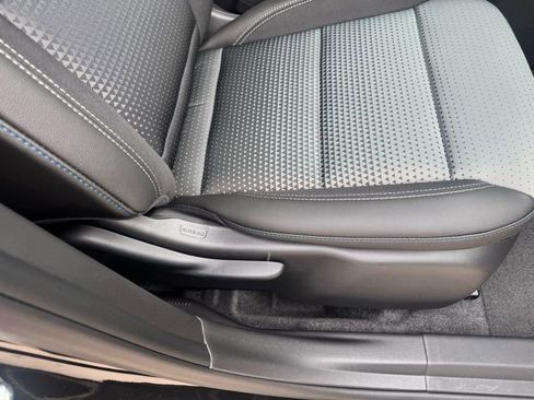 New 2026 Chevrolet Trax LT w/ Sunroof Package image 20