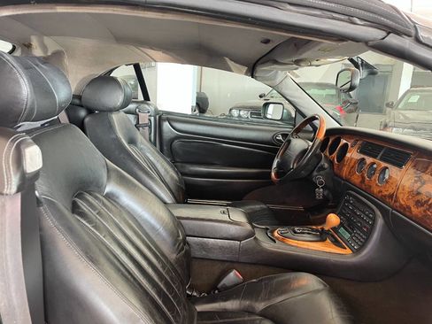 Used 2002 Jaguar XK8 XK8 2dr Convertible image 19