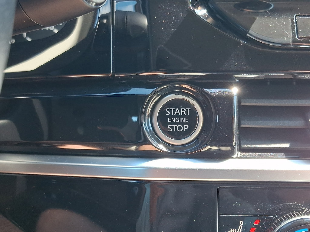 Used 2023 Nissan Pathfinder SL AWD/4WD image 25
