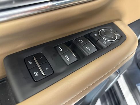 Used 2023 Chevrolet Tahoe Premier AWD/4WD image 35