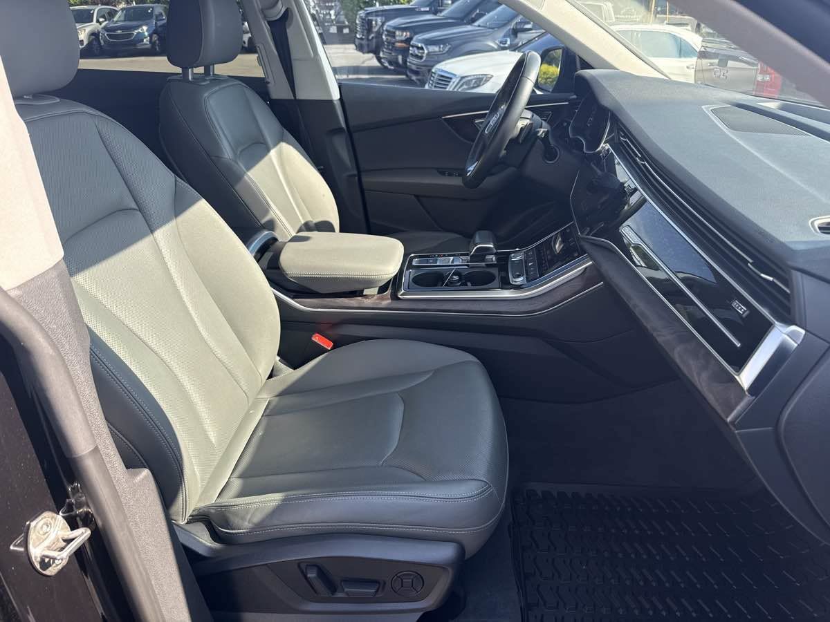 Used 2019 Audi Q8 Premium Plus AWD/4WD image 22