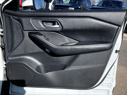 Used 2025 Nissan Rogue SV image 21