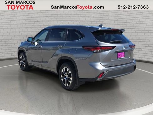 New 2026 Toyota Highlander XLE image 7