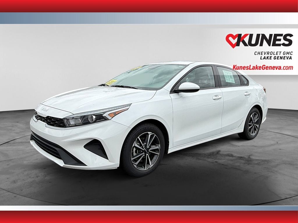 Used 2024 Kia Forte LXS FWD image 3