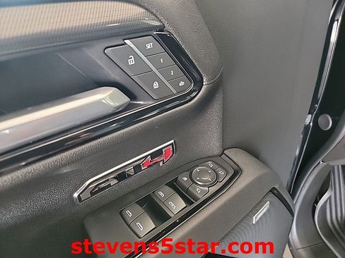 Used 2025 GMC Sierra 1500 AT4 w/ AT4 Premium Package AWD/4WD image 12