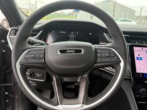 New 2025 Jeep Grand Cherokee Limited image 21