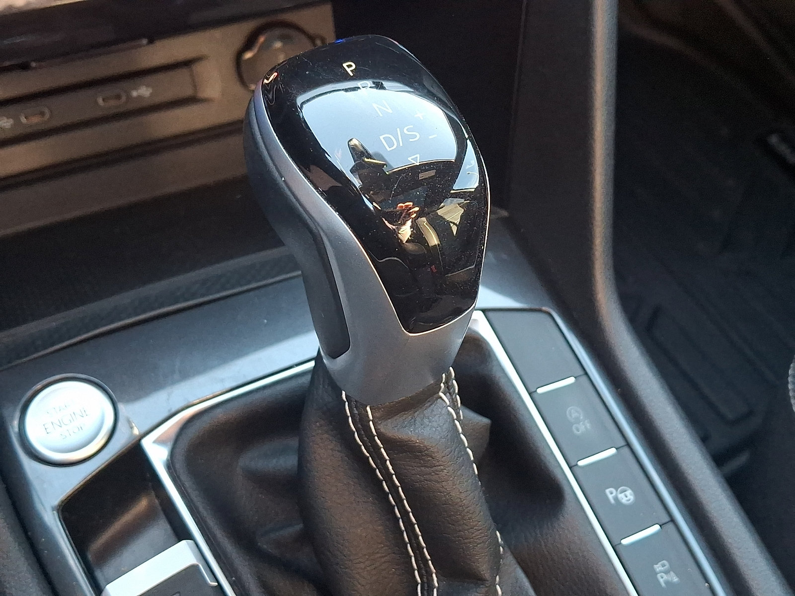 Used 2024 Volkswagen Tiguan SEL R-Line AWD/4WD image 15