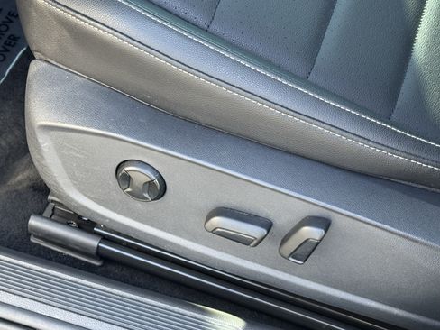 Used 2022 Volkswagen Jetta SE w/ Panoramic Sunroof Package FWD image 17