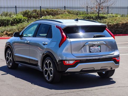 Used 2023 Kia Niro EX Touring FWD image 5
