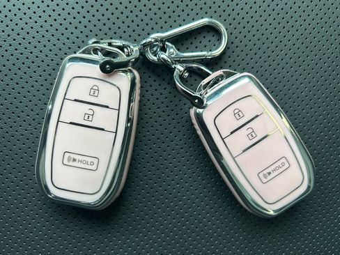 Used 2025 Toyota Prius AWD image 33