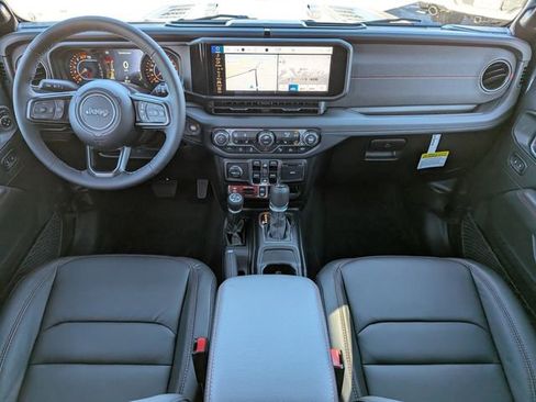 Used 2025 Jeep Wrangler Unlimited Rubicon image 14