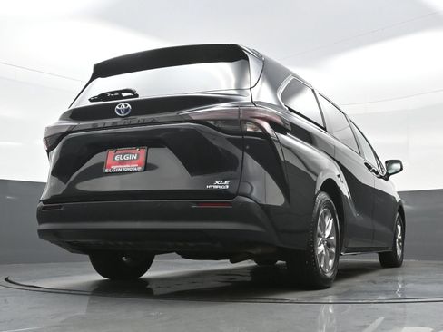 Used 2024 Toyota Sienna XLE FWD image 33