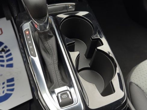 Used 2025 Chevrolet Trax LT w/ LT Convenience Package image 20