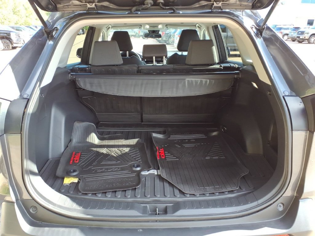 Used 2023 Toyota RAV4 XLE AWD/4WD image 12