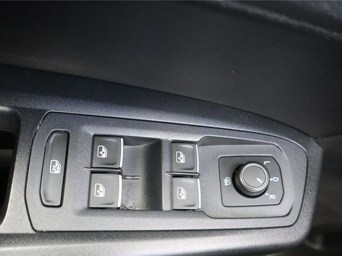 Used 2018 Volkswagen Atlas SE image 11