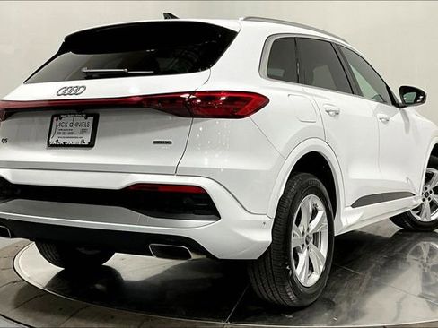 Certified 2025 Audi Q5 Premium w/ Convenience Package AWD/4WD image 2