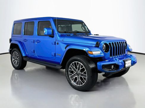 Used 2023 Jeep Wrangler Unlimited Sahara AWD/4WD image 4