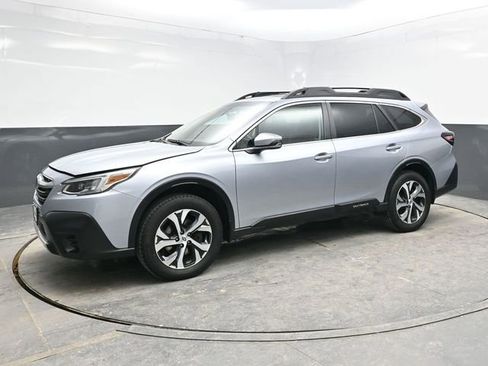 Used 2021 Subaru Outback Limited image 3