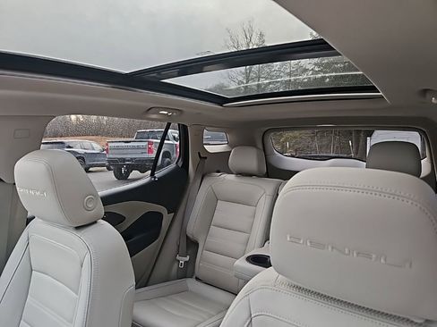 Used 2023 GMC Terrain Denali image 17