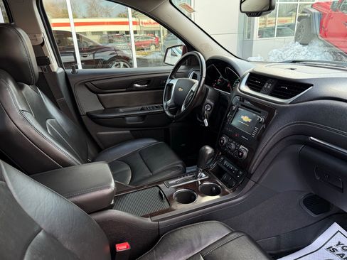 Used 2017 Chevrolet Traverse LT image 25