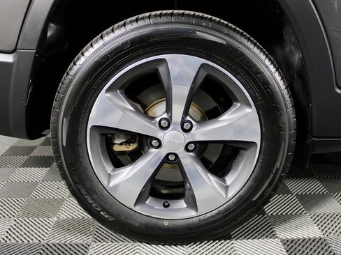 Used 2019 Jeep Cherokee Limited image 11