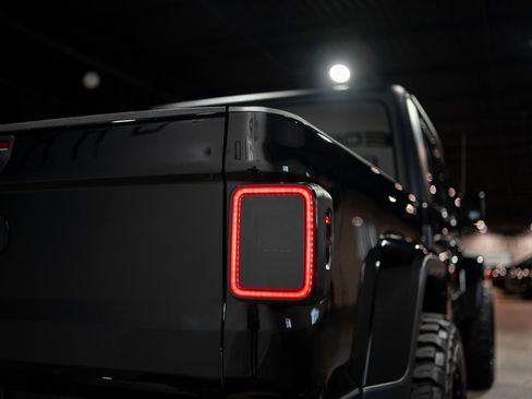 Used 2022 Jeep Gladiator Sport image 13