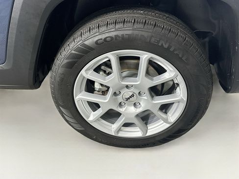 Used 2023 Jeep Renegade Latitude image 11