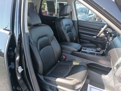 Certified 2024 Nissan Pathfinder SL w/ SL Premium Package image 32