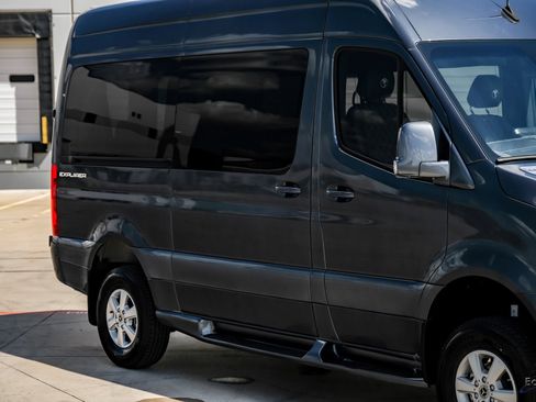 Used 2023 Mercedes-Benz Sprinter 2500 image 21