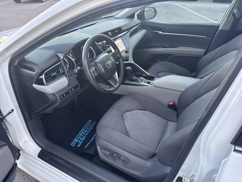 Used 2020 Toyota Camry LE image 10