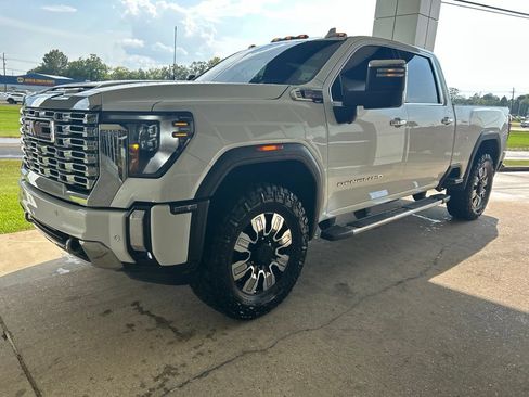 Used 2025 GMC Sierra 2500 Denali AWD/4WD image 4