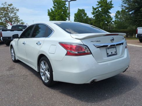 Used 2015 Nissan Altima 2.5 SV w/ Convenience Package FWD image 4