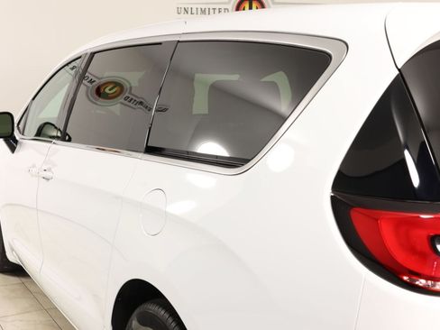 Used 2024 Chrysler Pacifica Limited FWD image 47