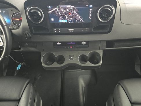 Used 2024 Mercedes-Benz Sprinter 2500 image 9