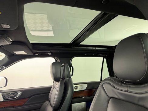 Used 2023 Lincoln Navigator Reserve image 27