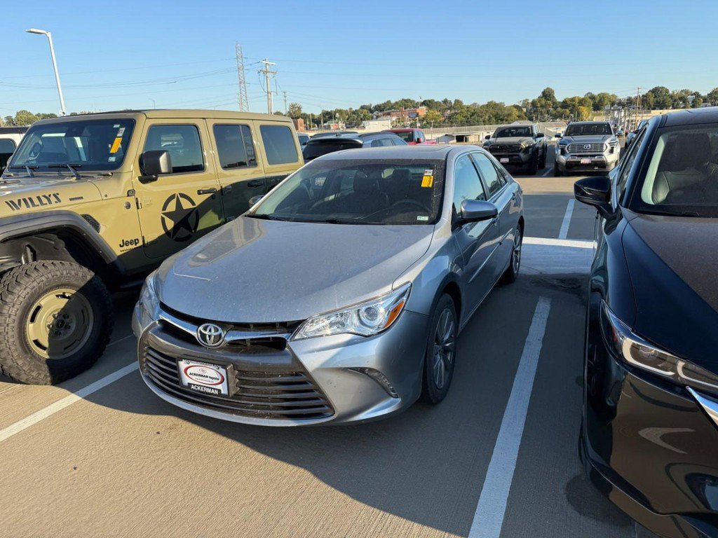 Used 2015 Toyota Camry XLE w/ Moonroof Package FWD image 2