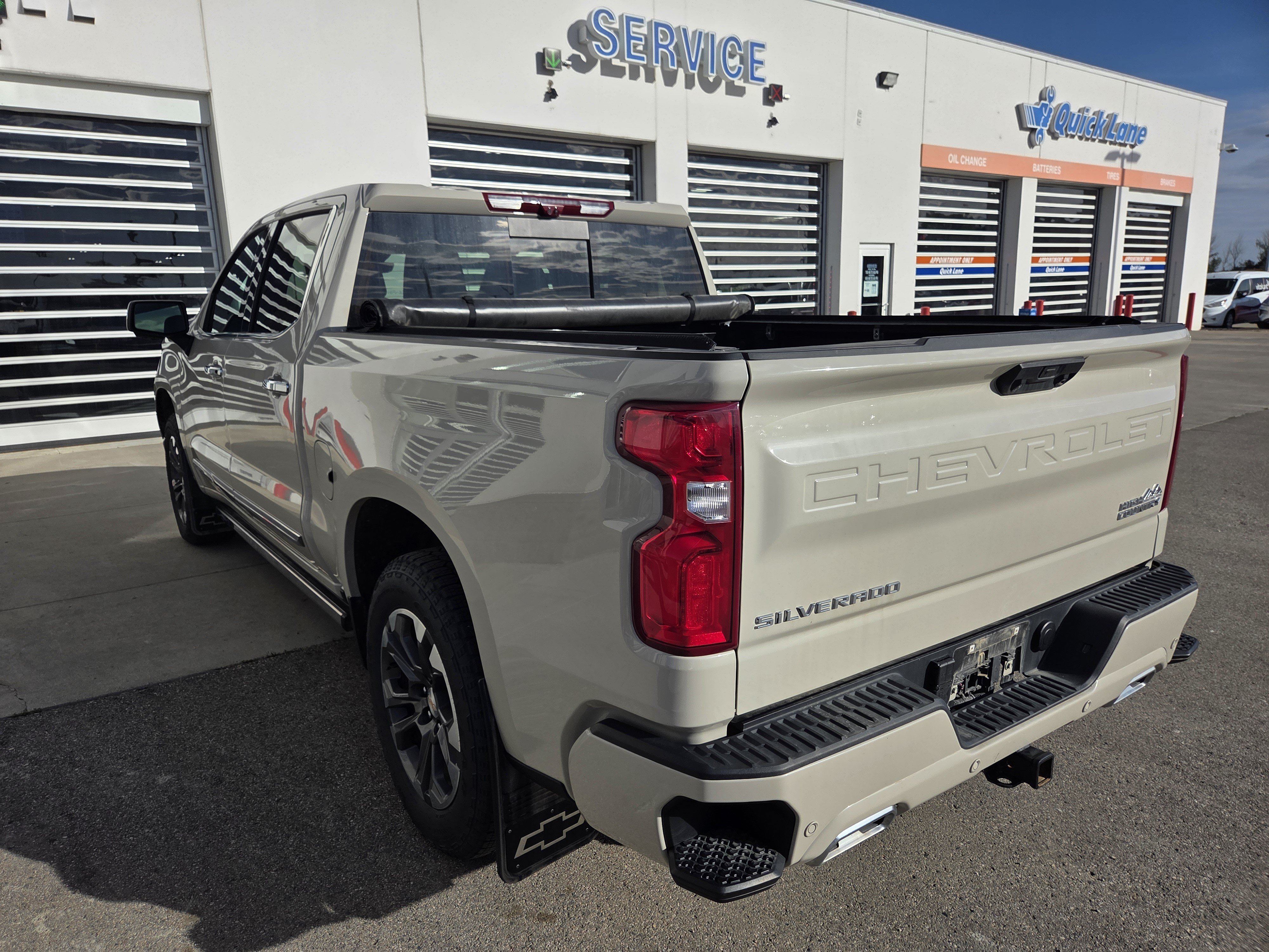 Used 2026 Chevrolet Silverado 1500 High Country w/ Technology Package AWD/4WD image 4