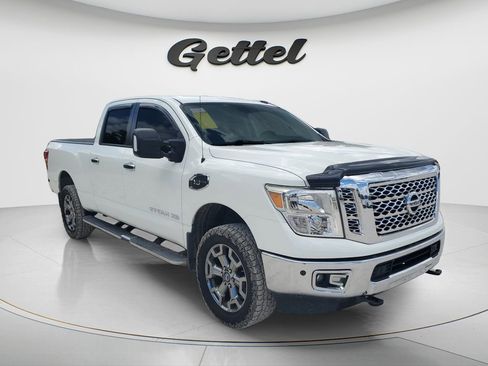 Used 2019 Nissan Titan SV w/ SV Convenience Package AWD/4WD image 3