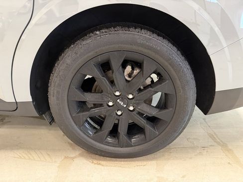 Used 2022 Kia Carnival SX image 32