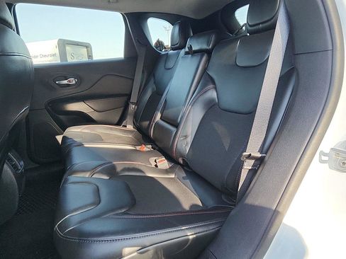 Used 2021 Jeep Cherokee Trailhawk w/ Technology Group image 19