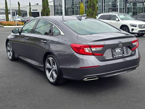 Used 2018 Honda Accord Touring image 3