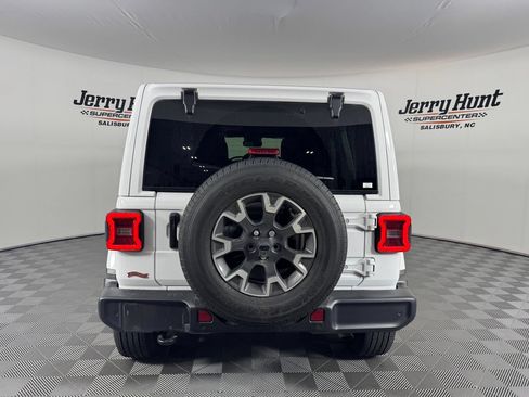 Used 2024 Jeep Wrangler Unlimited Sahara w/ Technology Group AWD/4WD image 8