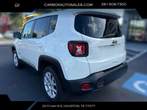 Used 2023 Jeep Renegade Latitude AWD/4WD image 3