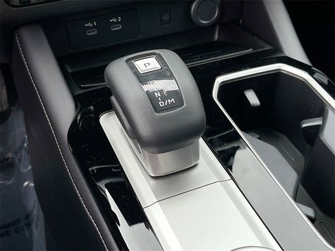 New 2025 Mitsubishi Outlander AWD image 17