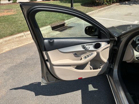 Used 2019 Mercedes-Benz C 300 4MATIC Sedan image 14