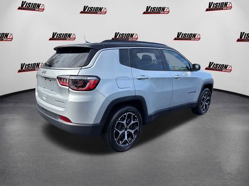 Used 2025 Jeep Compass Limited image 5