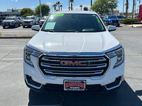 Used 2024 GMC Terrain SLT AWD/4WD image 2