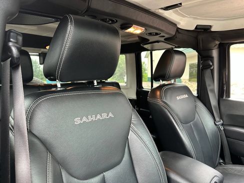 Used 2018 Jeep Wrangler Unlimited Sahara AWD/4WD image 30